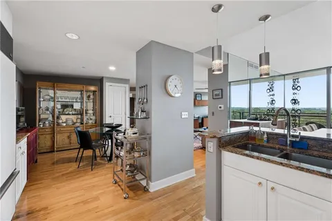 $849,000 | 700 Park Regency Place Northeast, Unit 1501, Atlanta, GA 30326
