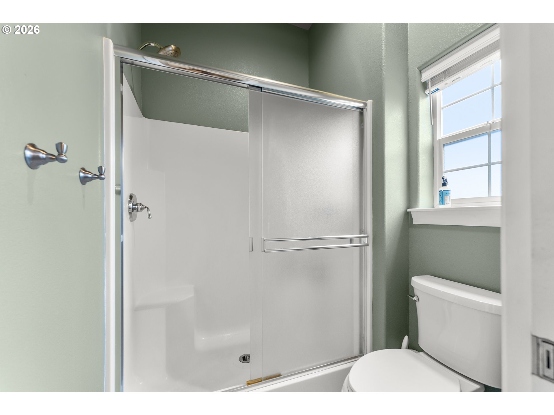 554 Oak Valley Loop Winchester, OR 97495 - Photo 21 of 42 a bathroom with a shower and a toilet