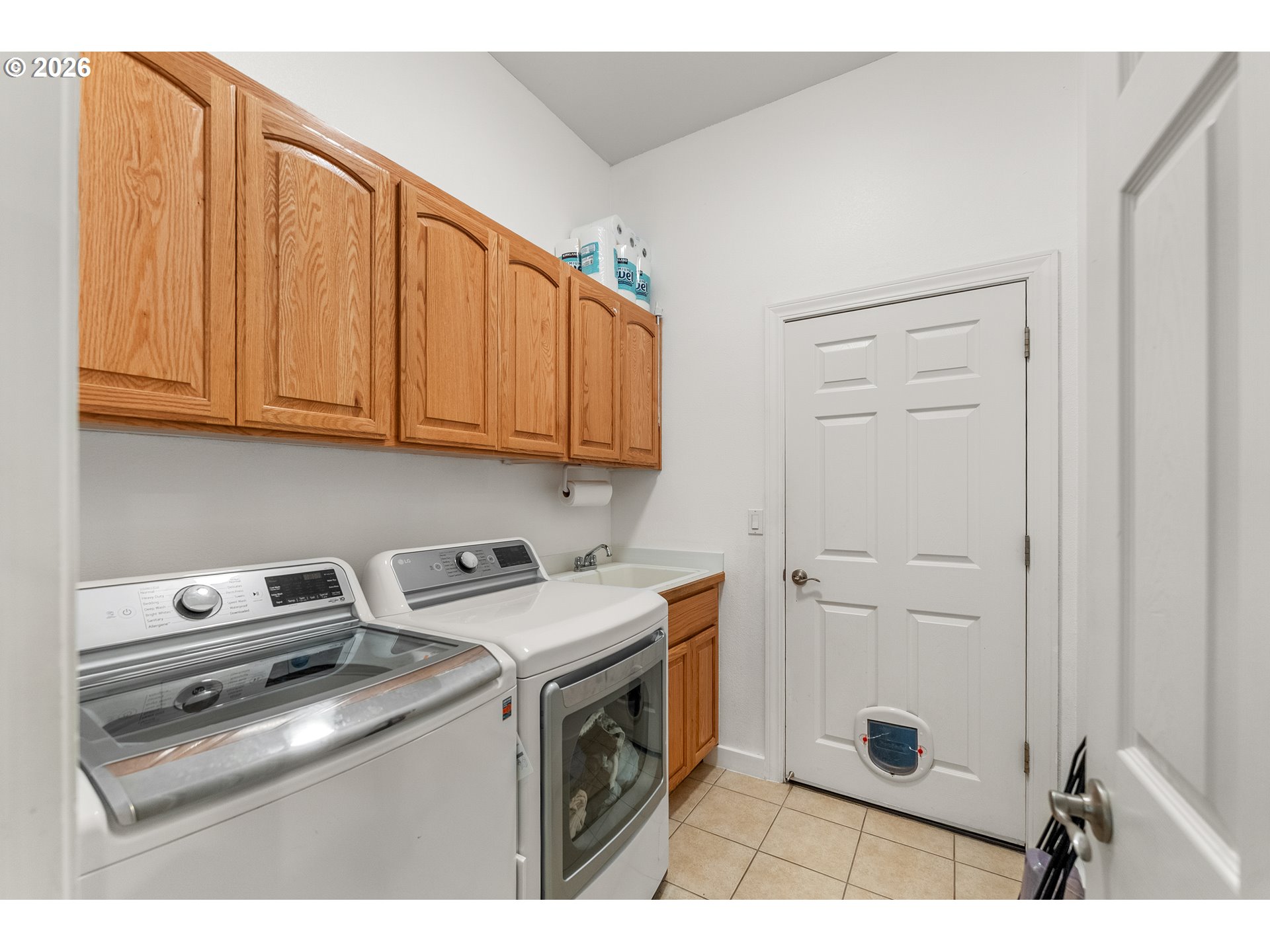 554 Oak Valley Loop Winchester, OR 97495 - Photo 29 of 42 a utility room with dryer and washer