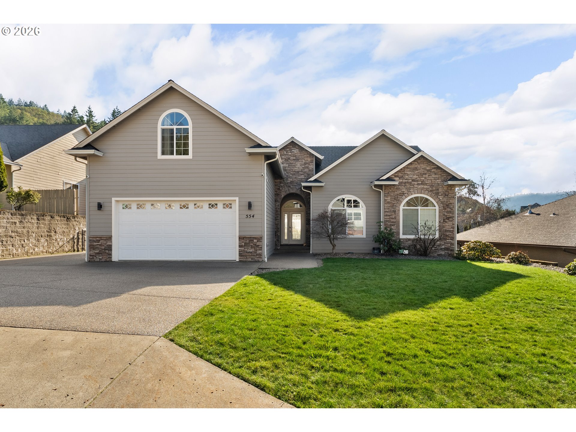 554 Oak Valley Loop Winchester, OR 97495 - Photo 3 of 42 a view of outdoor space yard and front view of a house