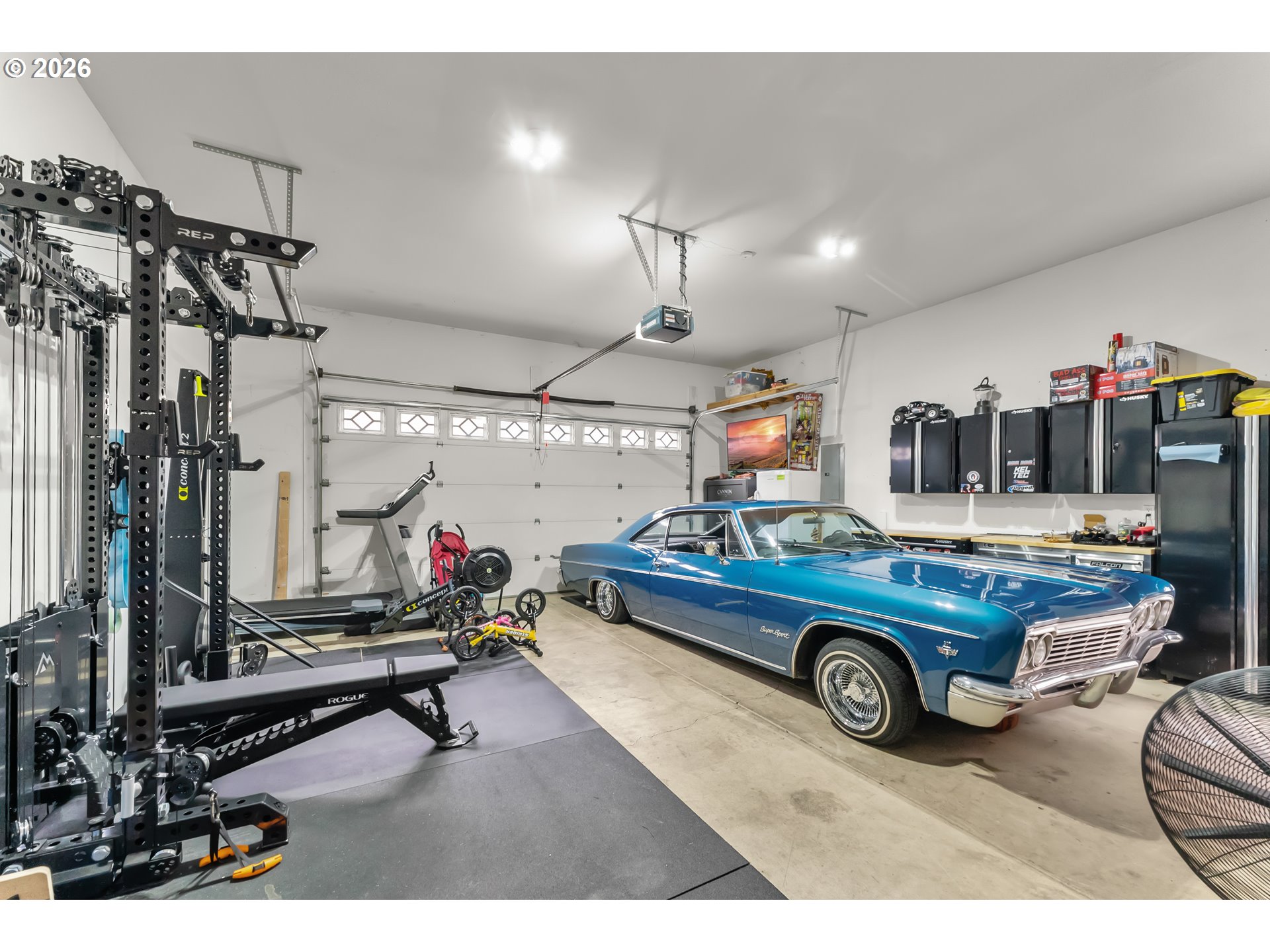 554 Oak Valley Loop Winchester, OR 97495 - Photo 33 of 42 a room with lots of gym equipment