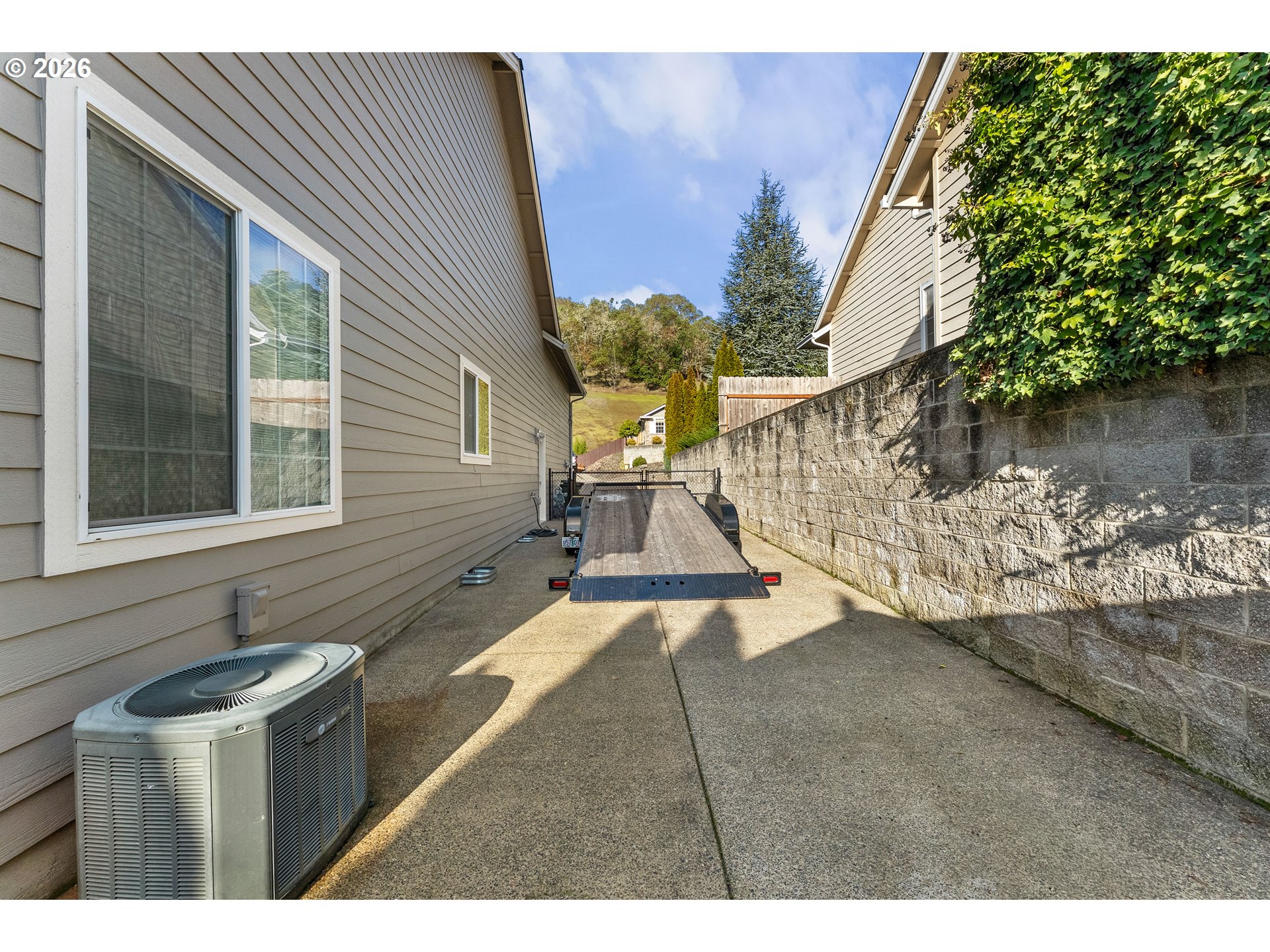 554 Oak Valley Loop Winchester, OR 97495 - Photo 36 of 42 a view of outdoor space and yard