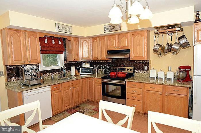 4011 Silvage Road Baltimore, MD 21236 - Photo 2 of 21 Kitchen
