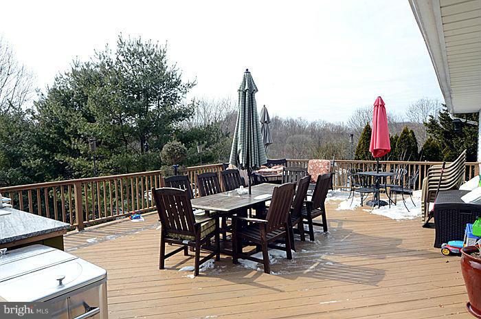 4011 Silvage Road Baltimore, MD 21236 - Photo 20 of 21 Deck