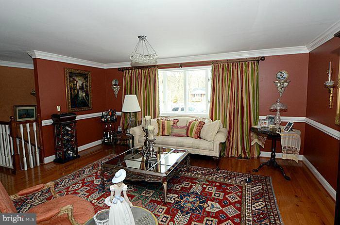 4011 Silvage Road Baltimore, MD 21236 - Photo 5 of 21 Living Room