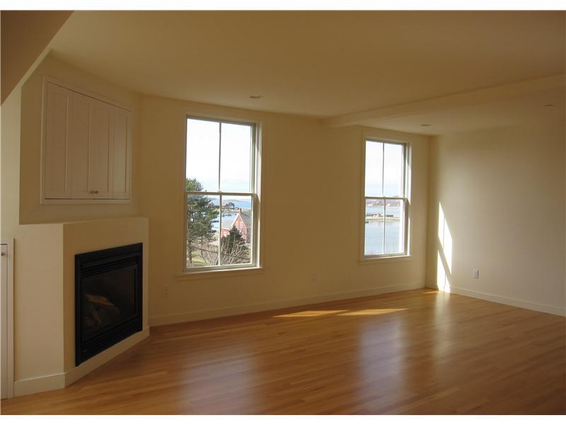 6-12 Merritt House Road, Unit 12 Orrs Island, ME 04066 - Photo 8 of 10 Living Room. A large living room...