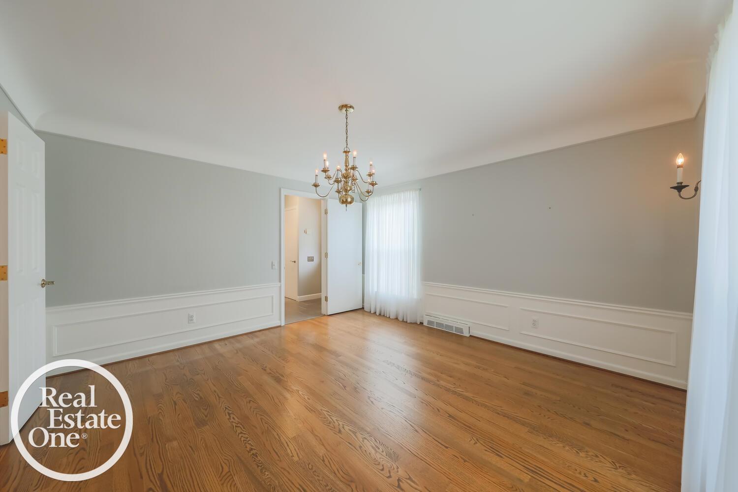 516 Thorntree Road Grosse Pointe Woods, MI 48236 - Photo 9 of 28