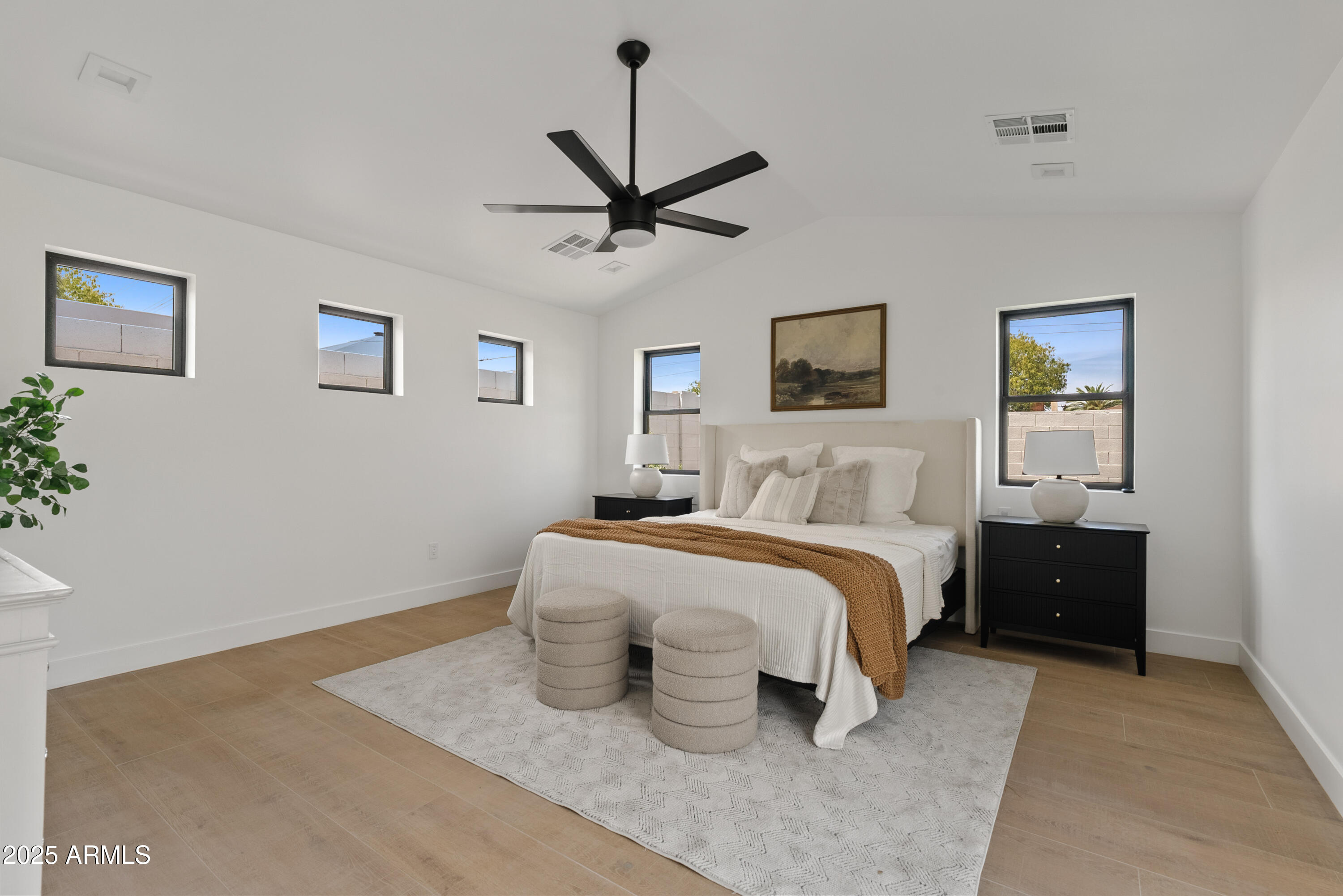 2546 East Roma Avenue Phoenix, AZ 85016 - Photo 16 of 39 Primary Suite
