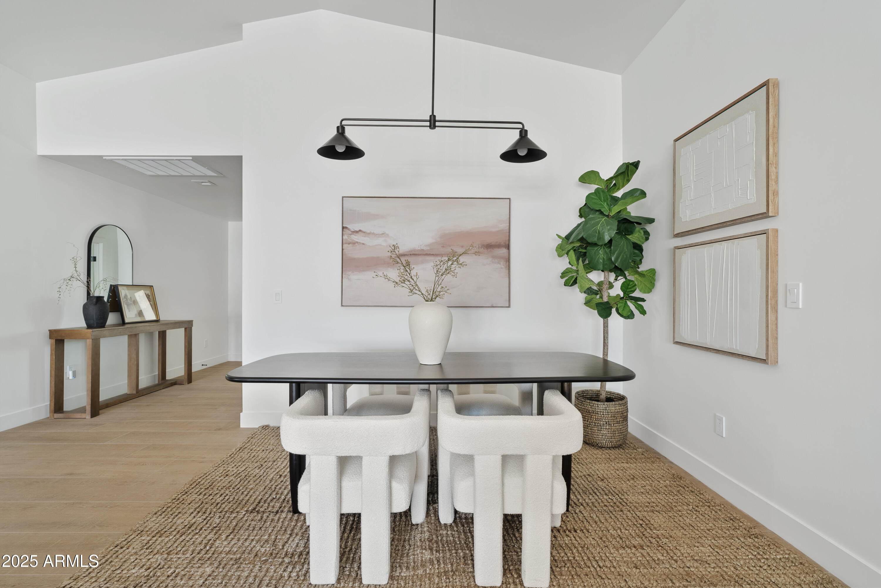 2546 East Roma Avenue Phoenix, AZ 85016 - Photo 21 of 39 Dining Area in the Great Room