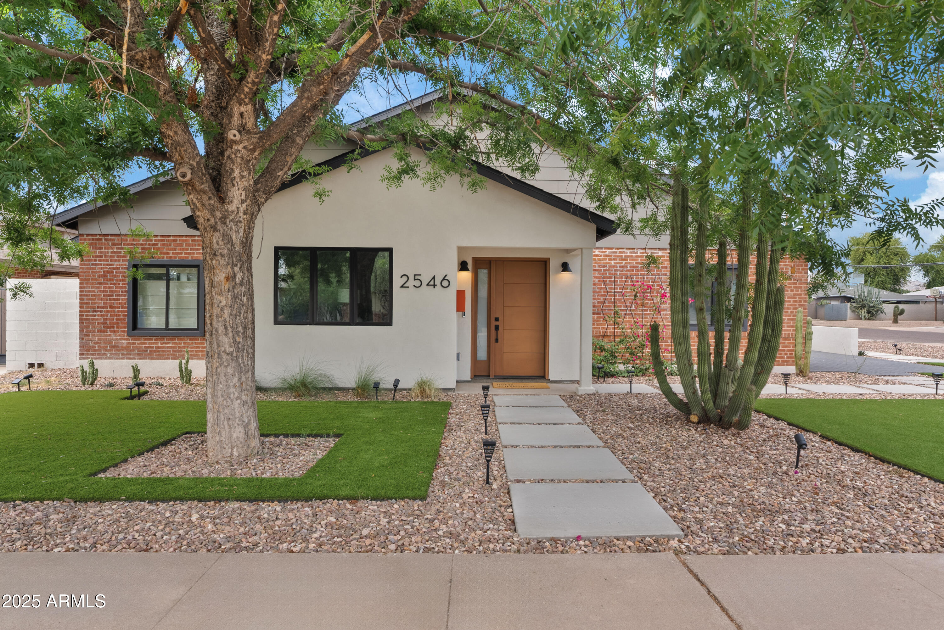 2546 East Roma Avenue Phoenix, AZ 85016 - Photo 2 of 39 Front of Home
