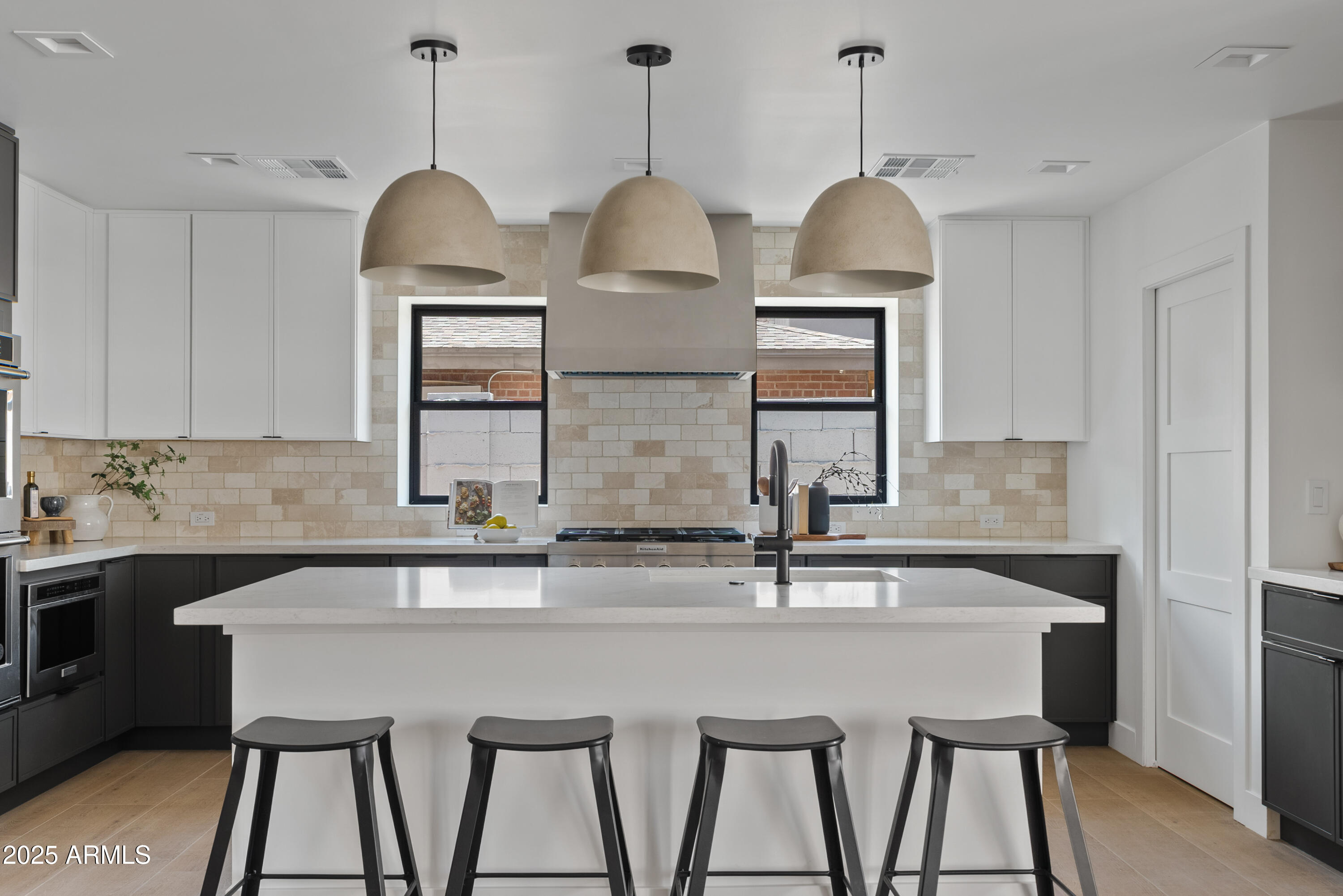 2546 East Roma Avenue Phoenix, AZ 85016 - Photo 4 of 39 Gourmet Kitchen with Gas Range