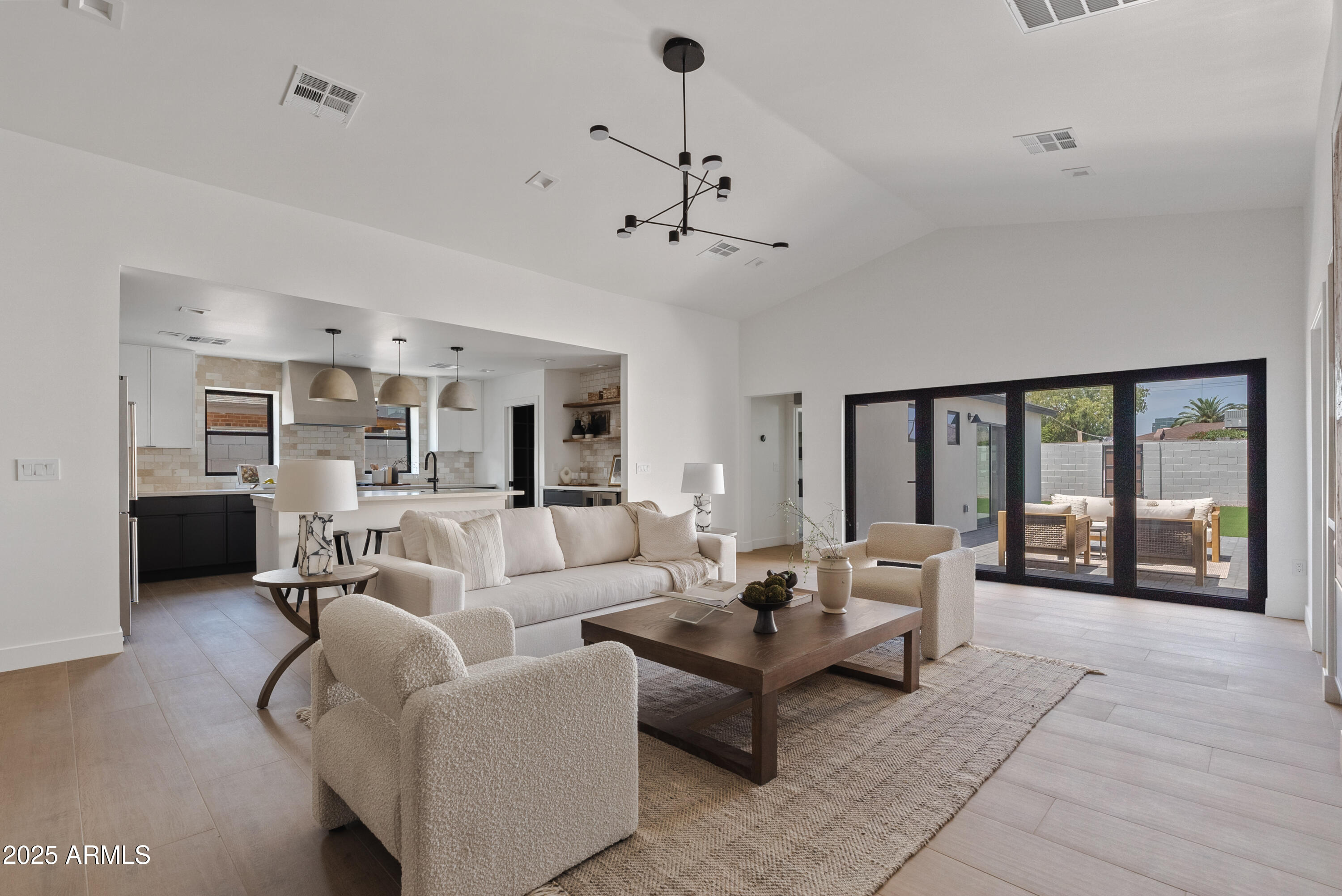 2546 East Roma Avenue Phoenix, AZ 85016 - Photo 7 of 39 Great Room views