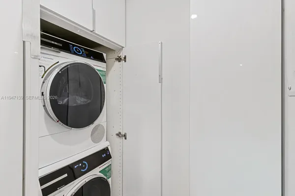 a close up view of a washer and dryer
