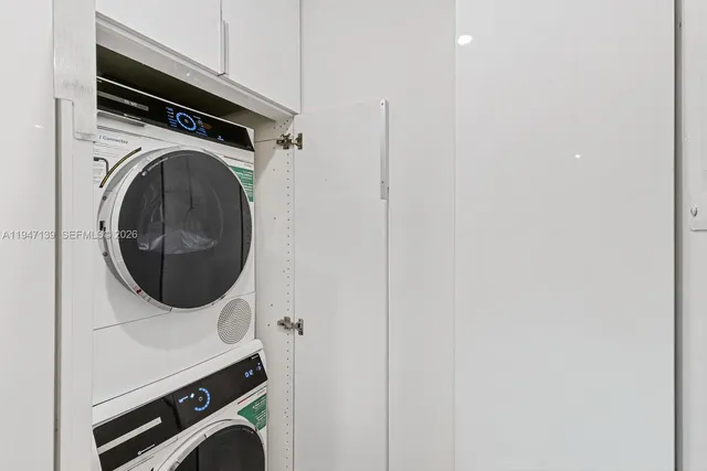 a close up view of a washer and dryer