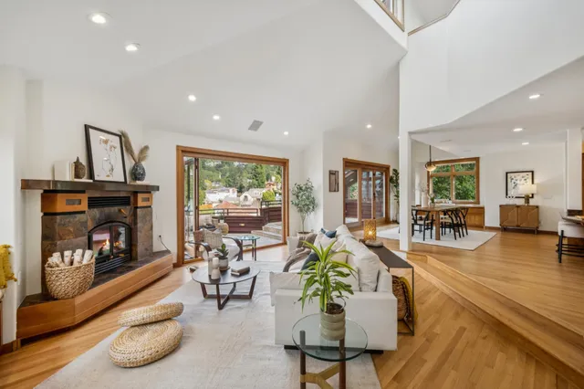 a bedroom with double bed and three windows
