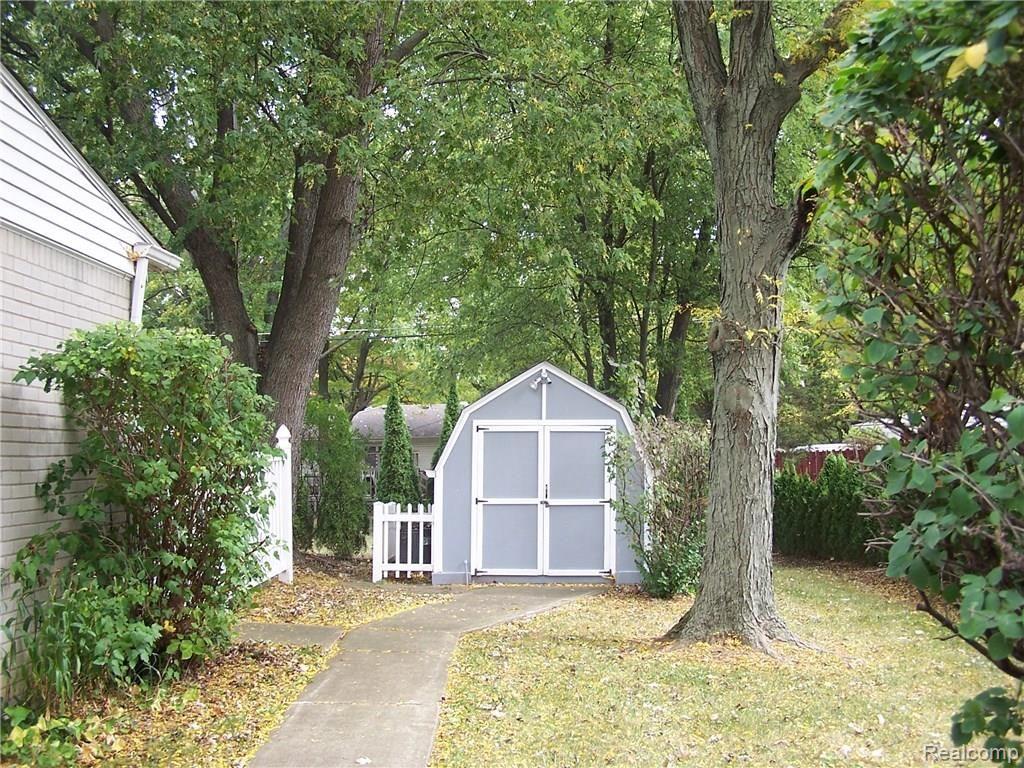 28368 Farmington Road Farmington Hills, MI 48334 - Photo 12 of 20