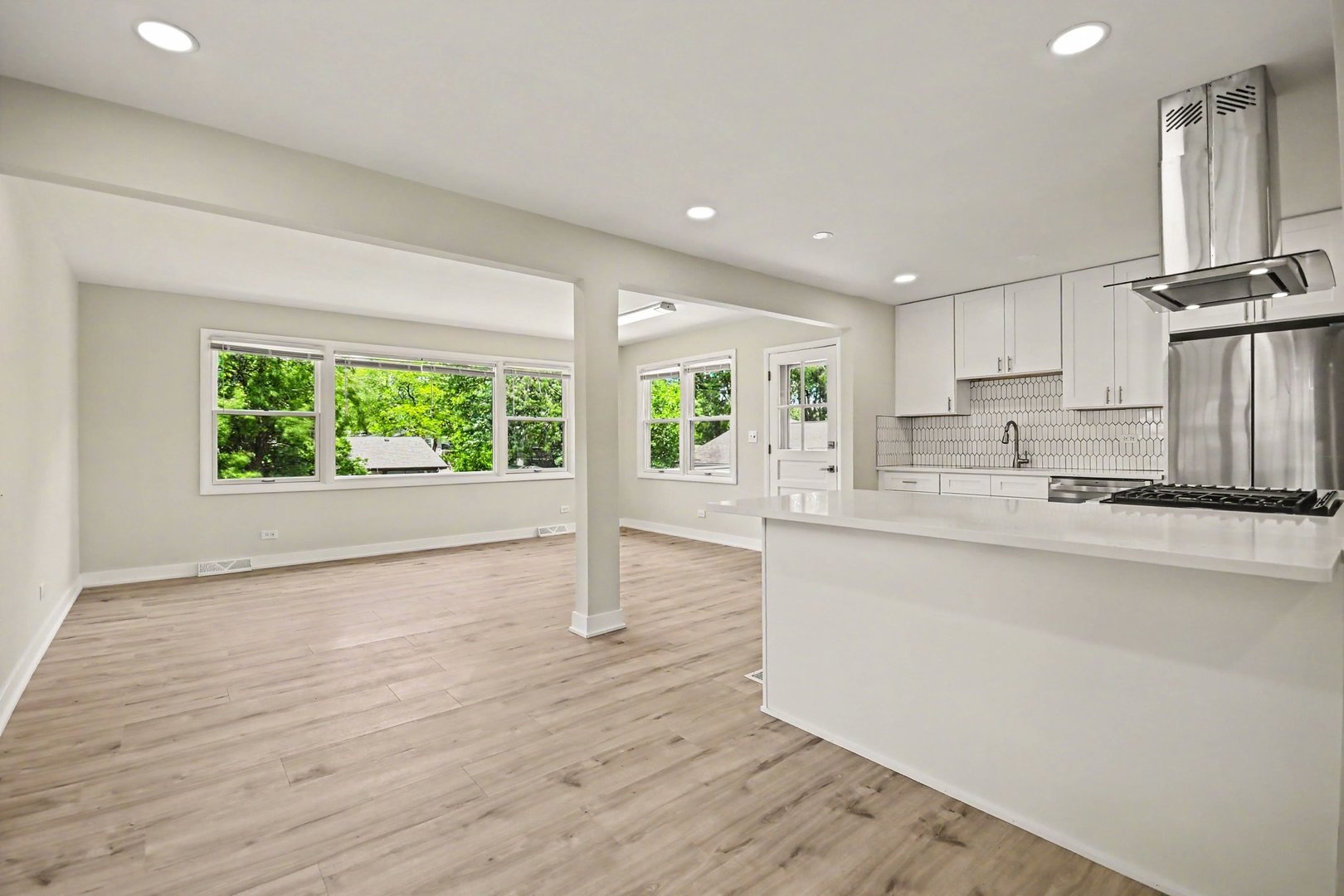 1312 West Oakmont Road Hoffman Estates, IL 60169 - Photo 6 of 29