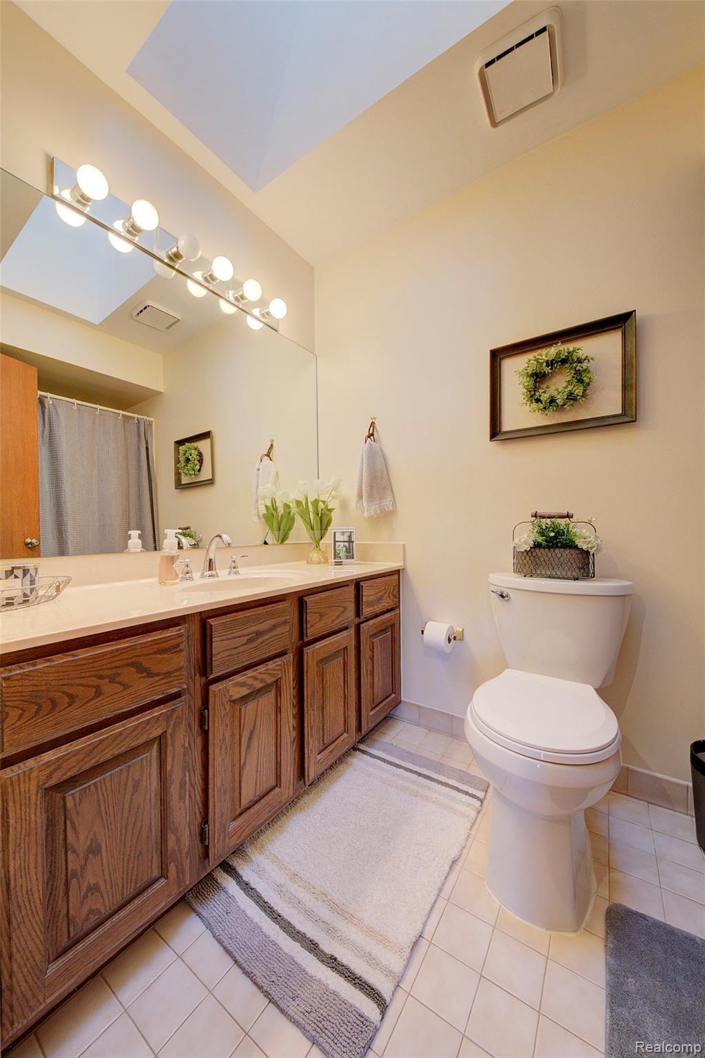 6577 Ridgeview Drive Clarkston, MI 48346 - Photo 37 of 44 36-Full Bath.jpg