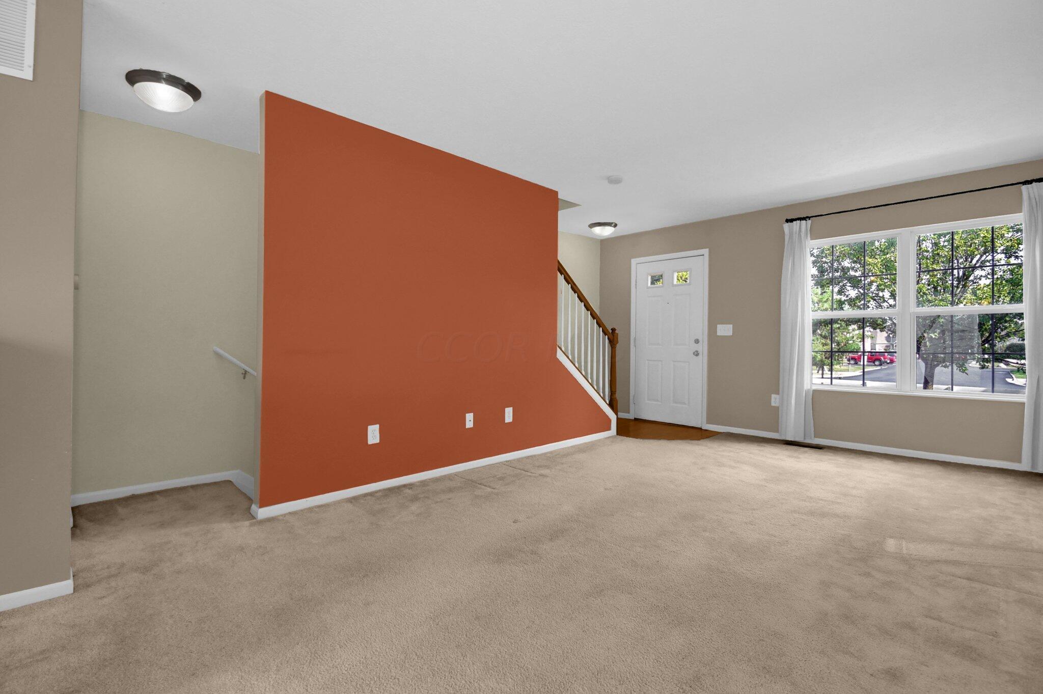 717 Lazelle Road Westerville, OH 43081 - Photo 4 of 24 Living Room