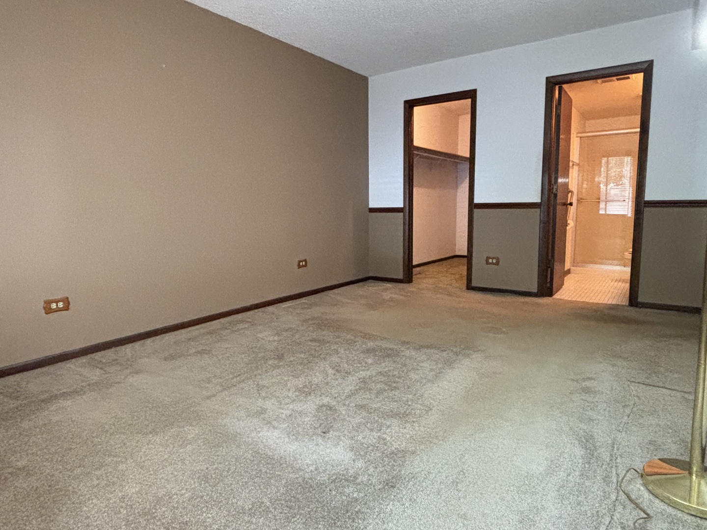 9168 S Road, Unit A Palos Hills, IL 60465 - Photo 7 of 14 an empty room with windows