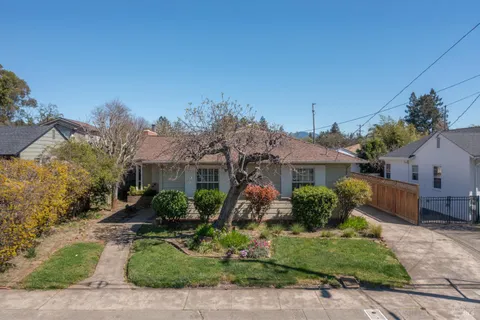 $795,000 | 136 Alderbrook Drive, Santa Rosa, CA 95405