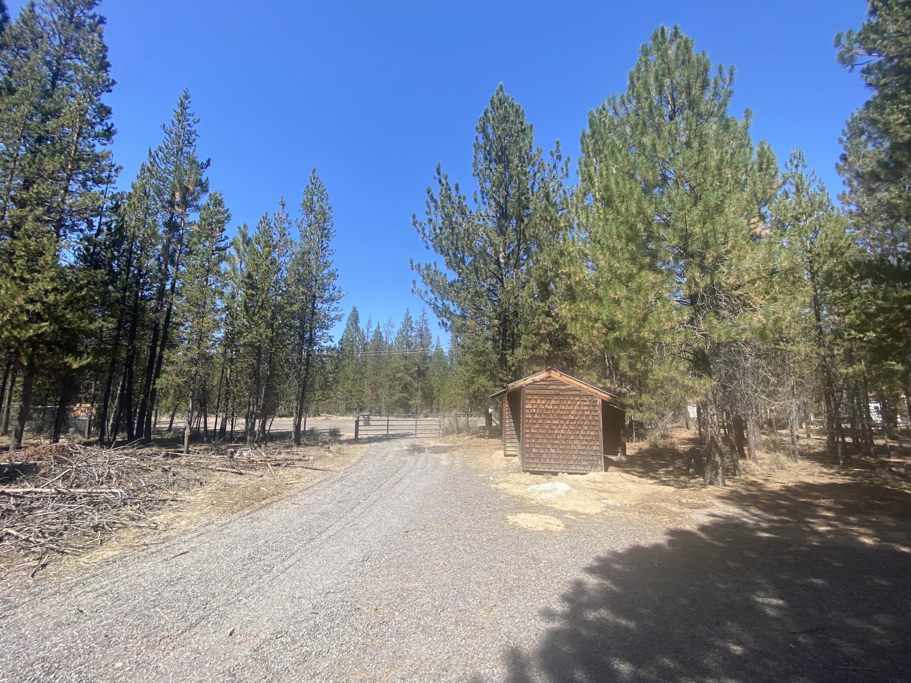 17576 Rosland Road La Pine, OR 97739 - Photo 11 of 41 IMG_1828
