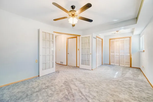 a view of an empty room with a ceiling fan