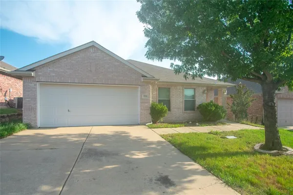 $2,200 | 3725 Sapphire Street, Fort Worth, TX 76244