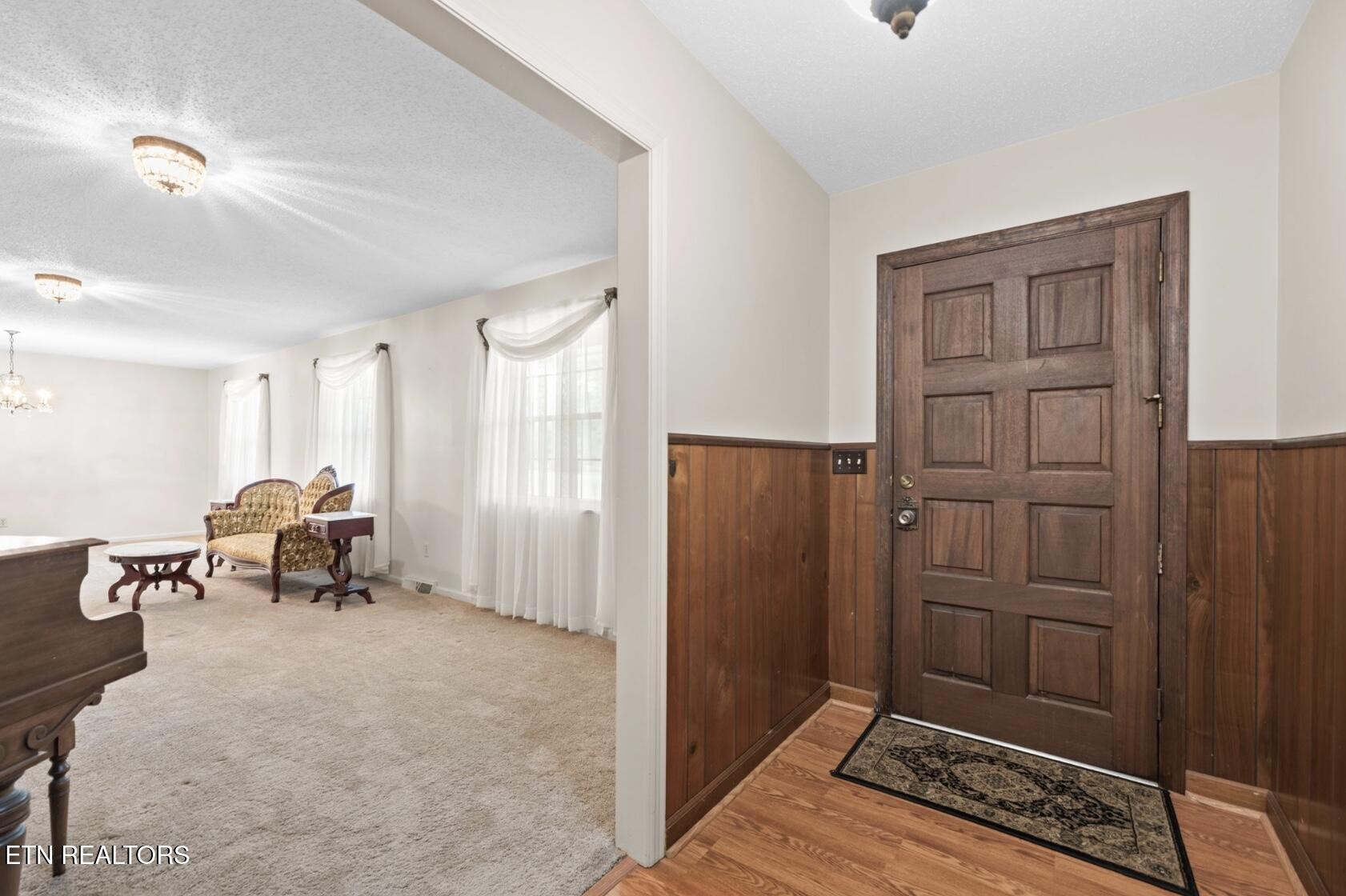 571 Calhoun Drive Greenback, TN 37742 - Photo 14 of 44 a living room with furniture