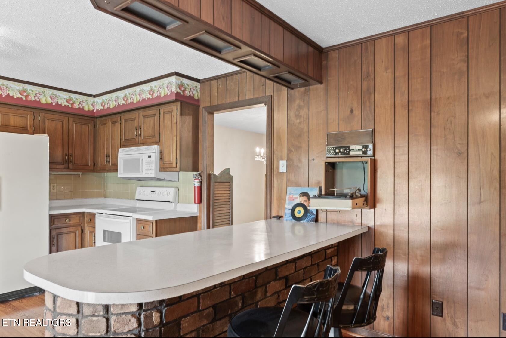 571 Calhoun Drive Greenback, TN 37742 - Photo 21 of 44 a kitchen with stainless steel appliances a dining table chairs and refrigerator