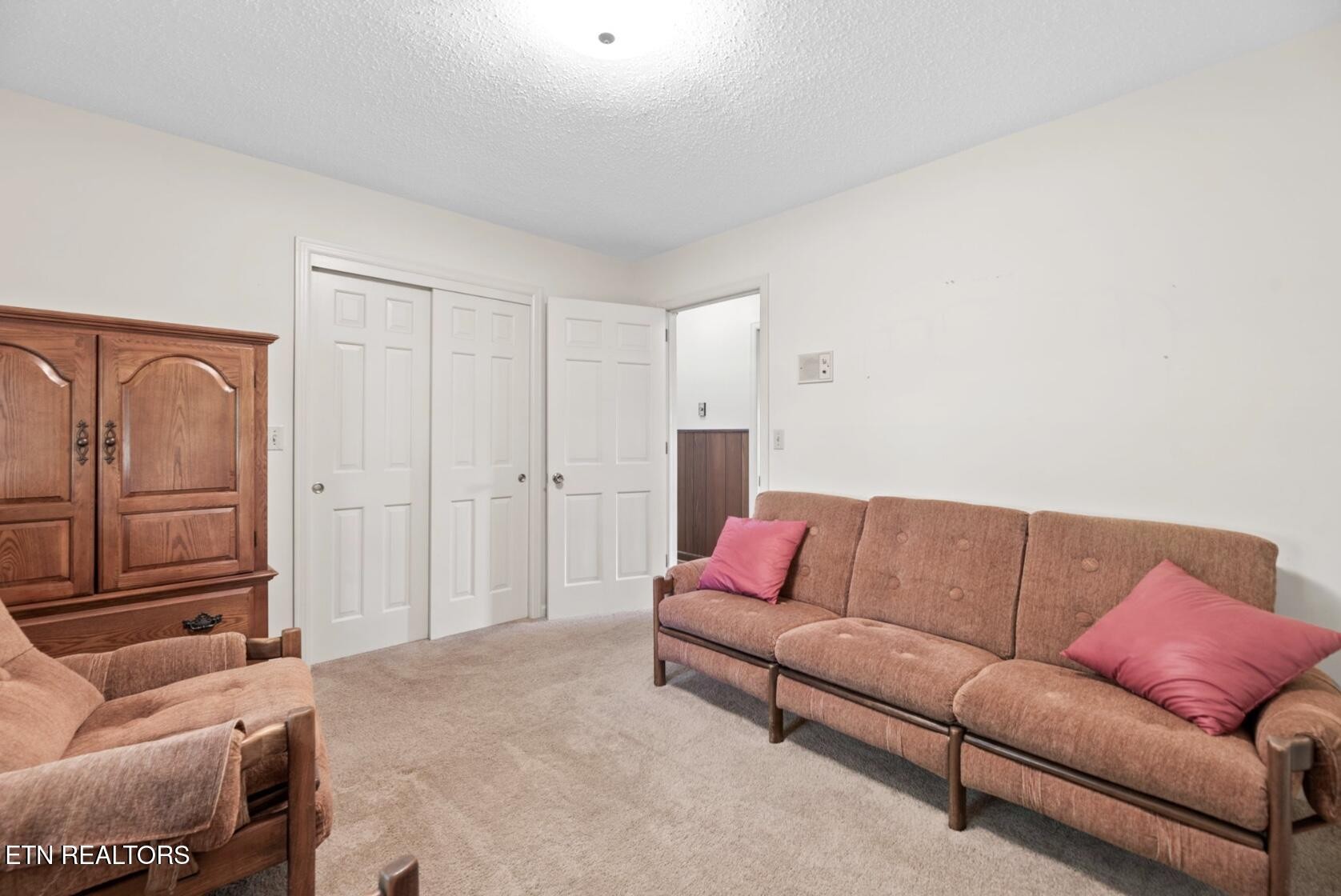 571 Calhoun Drive Greenback, TN 37742 - Photo 30 of 44 a living room with furniture