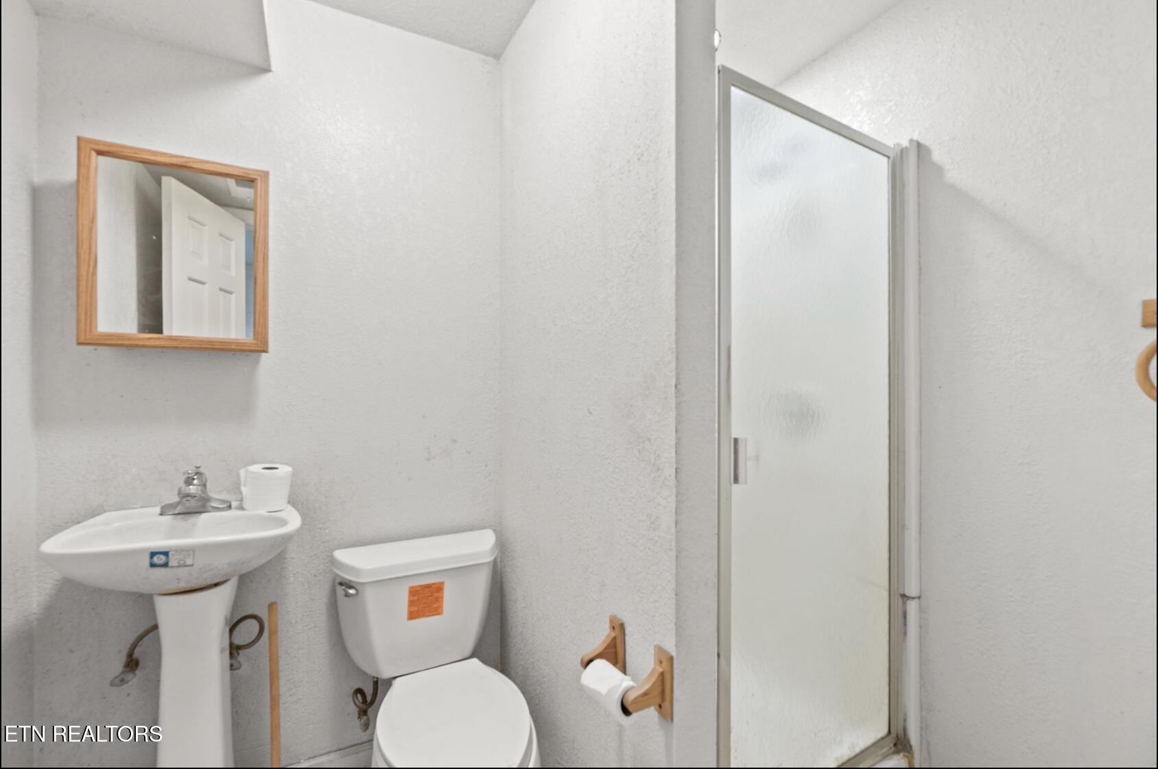 571 Calhoun Drive Greenback, TN 37742 - Photo 38 of 44 a bathroom with a toilet sink and mirror