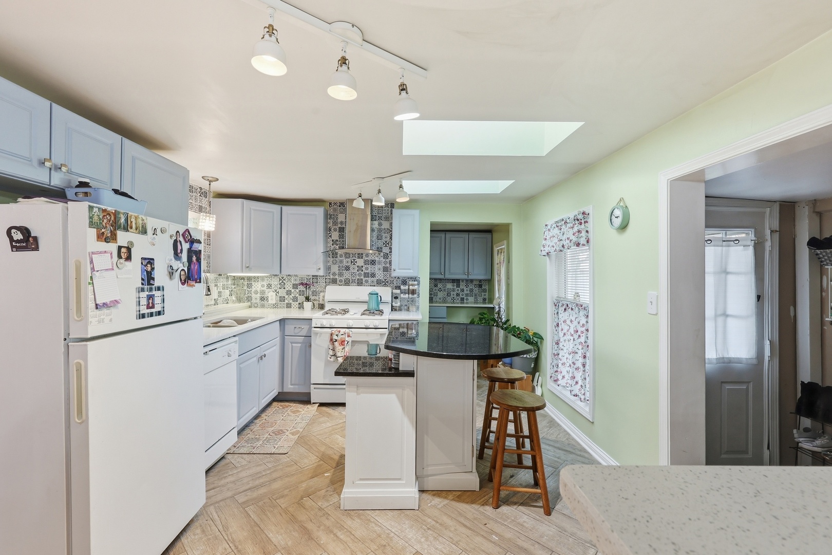 515 Oak Street Elgin, IL 60123 - Photo 6 of 13