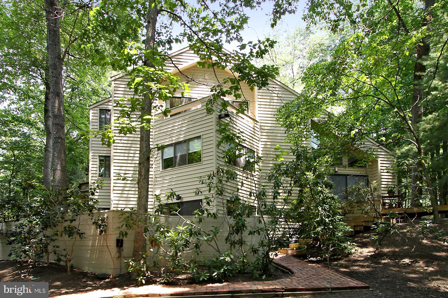 1606 North Village Road Reston, VA 20194 - Photo 26 of 28 Exterior (Rear)