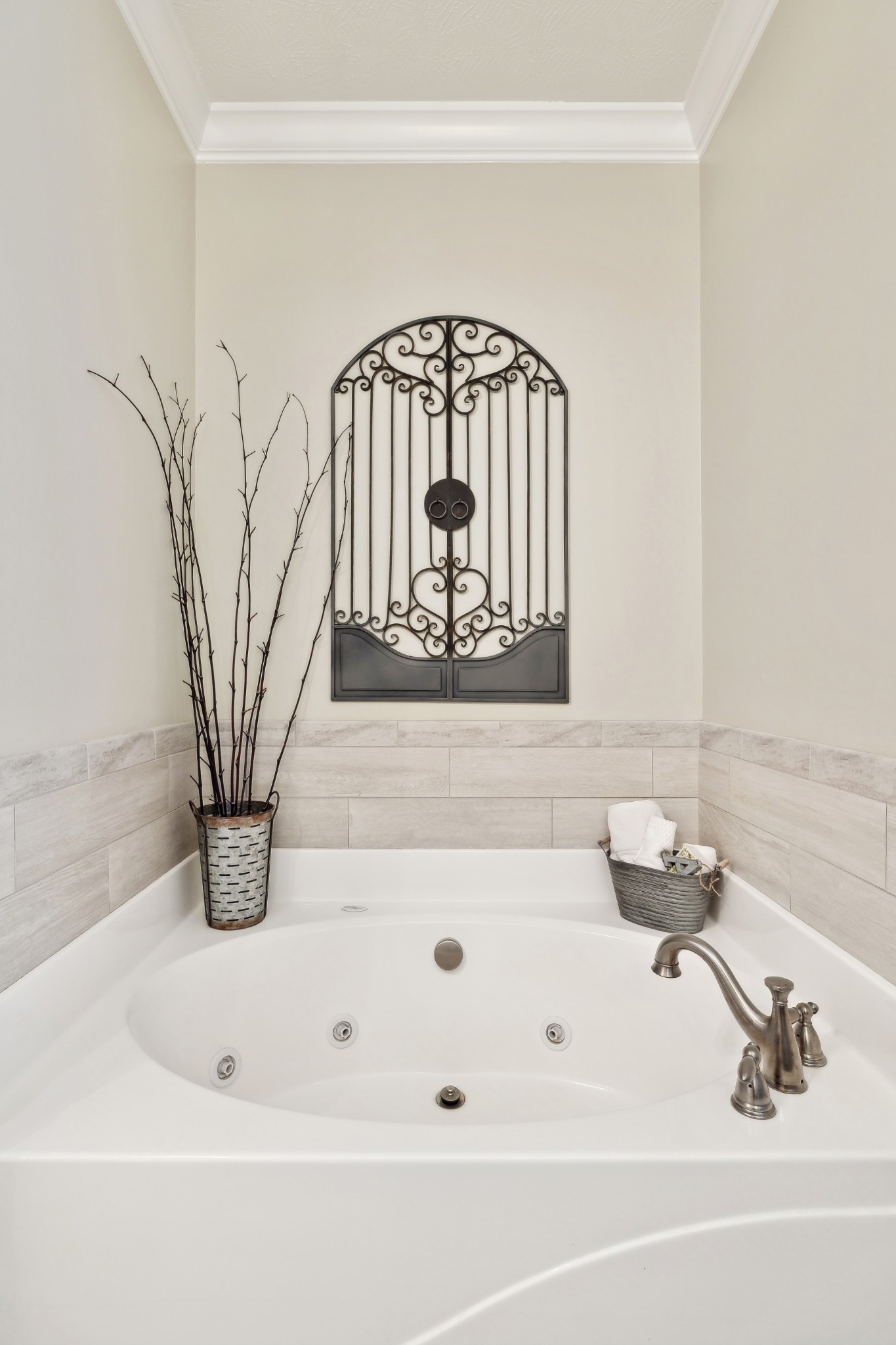 2108 Rodman Boulevard Gallatin, TN 37066 - Photo 23 of 45 a bathroom with a bathtub