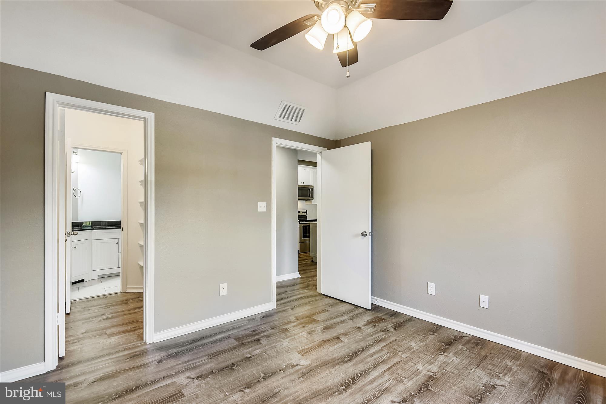 12162 Penderview Lane, Unit 1623 Fairfax, VA 22033 - Photo 17 of 28 Bedroom