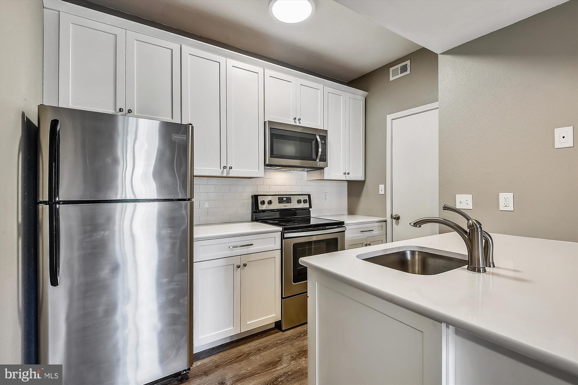 12162 Penderview Lane, Unit 1623 Fairfax, VA 22033 - Photo 2 of 28 Renovated Kitchen