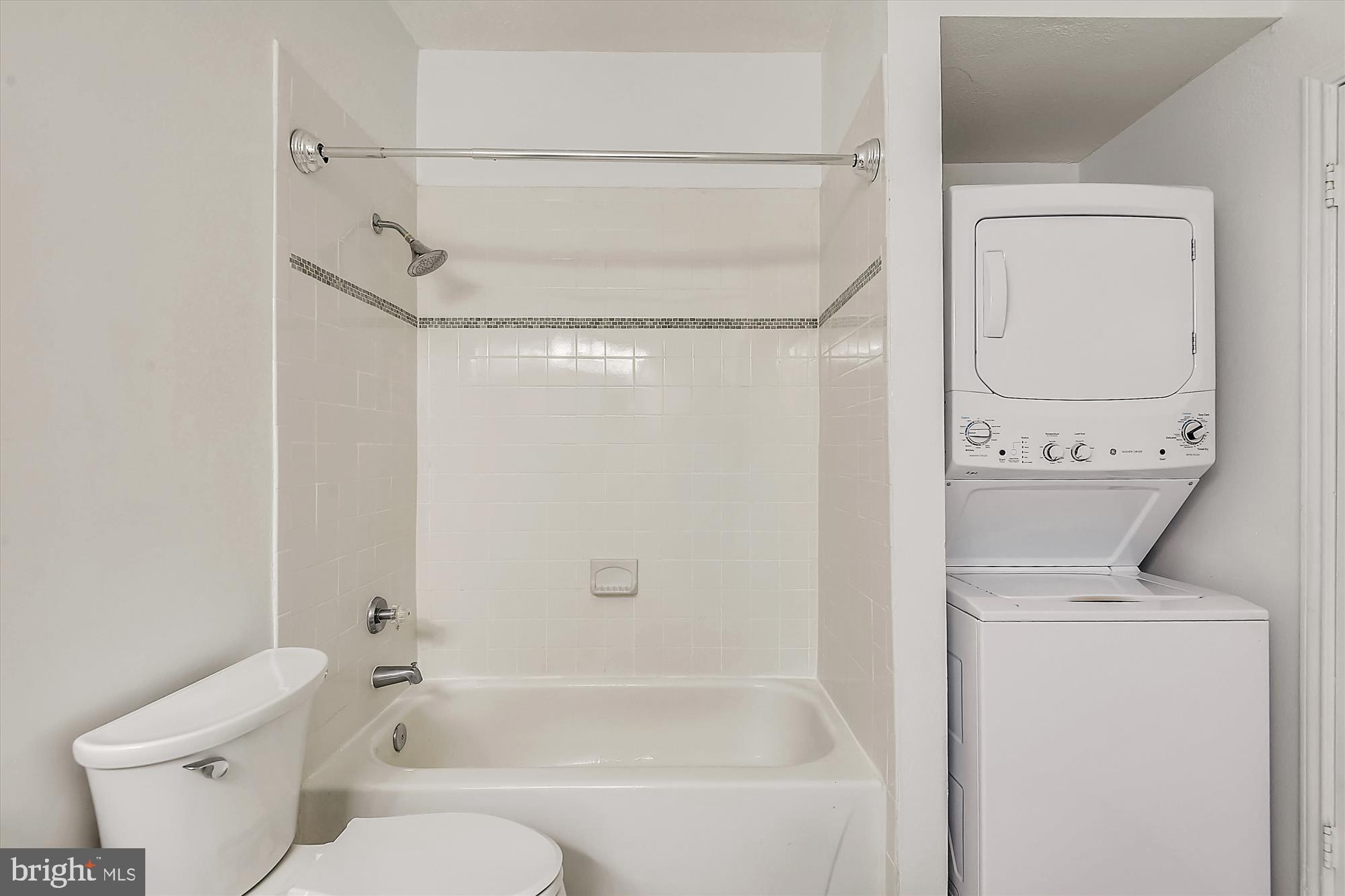 12162 Penderview Lane, Unit 1623 Fairfax, VA 22033 - Photo 21 of 28 Bathroom