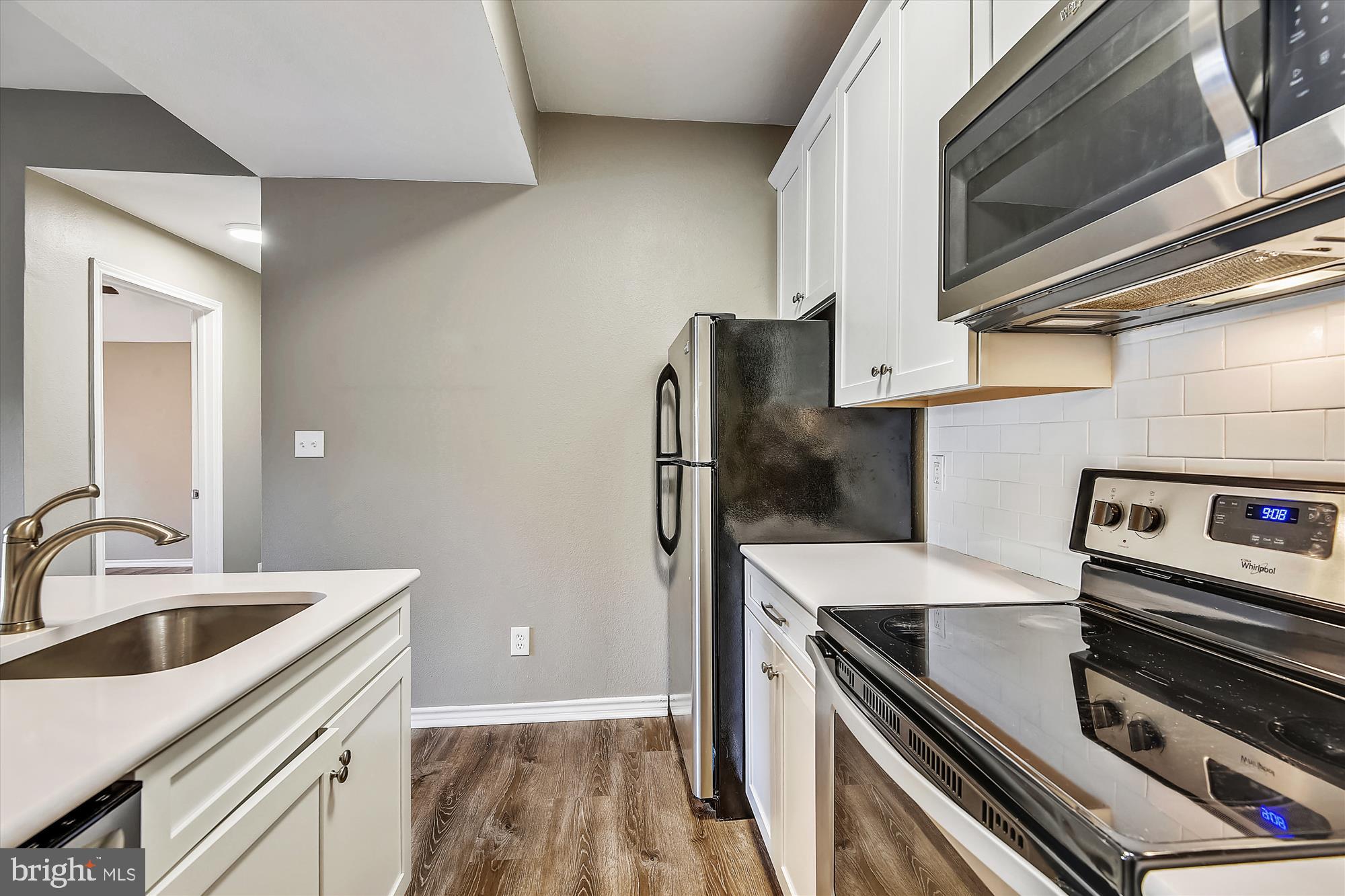 12162 Penderview Lane, Unit 1623 Fairfax, VA 22033 - Photo 4 of 28 Quartz Counters