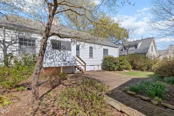 a view of a house with a yard and tree