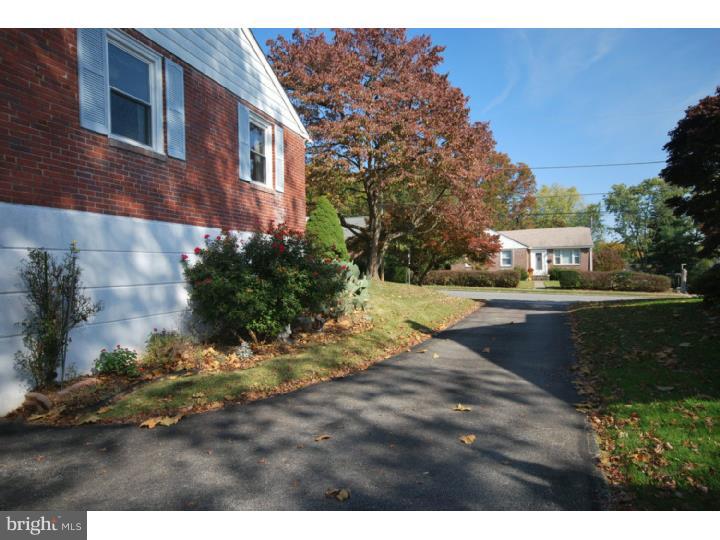 2610 Radcliffe Road Broomall, PA 19008 - Photo 22 of 25 Driveway