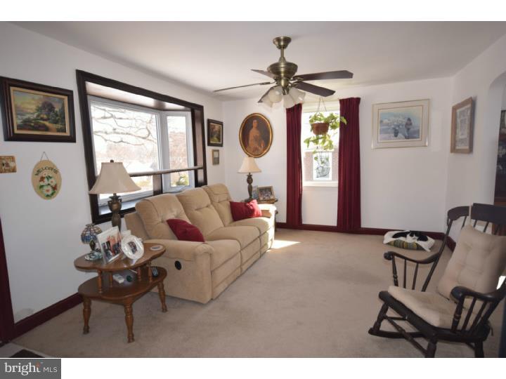 2610 Radcliffe Road Broomall, PA 19008 - Photo 5 of 25 Living Room