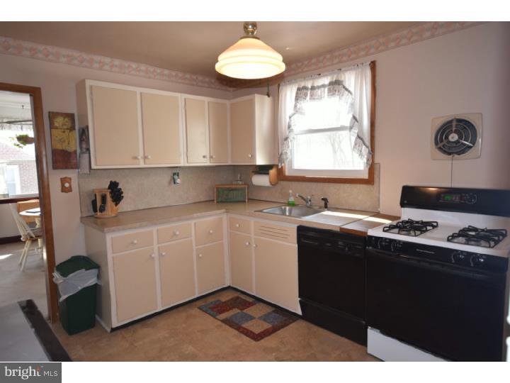 2610 Radcliffe Road Broomall, PA 19008 - Photo 7 of 25 Kitchen