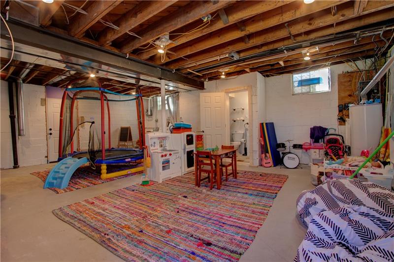 1060 Old Gate Road Pittsburgh, PA 15235 - Photo 16 of 18 Gallery Image 16