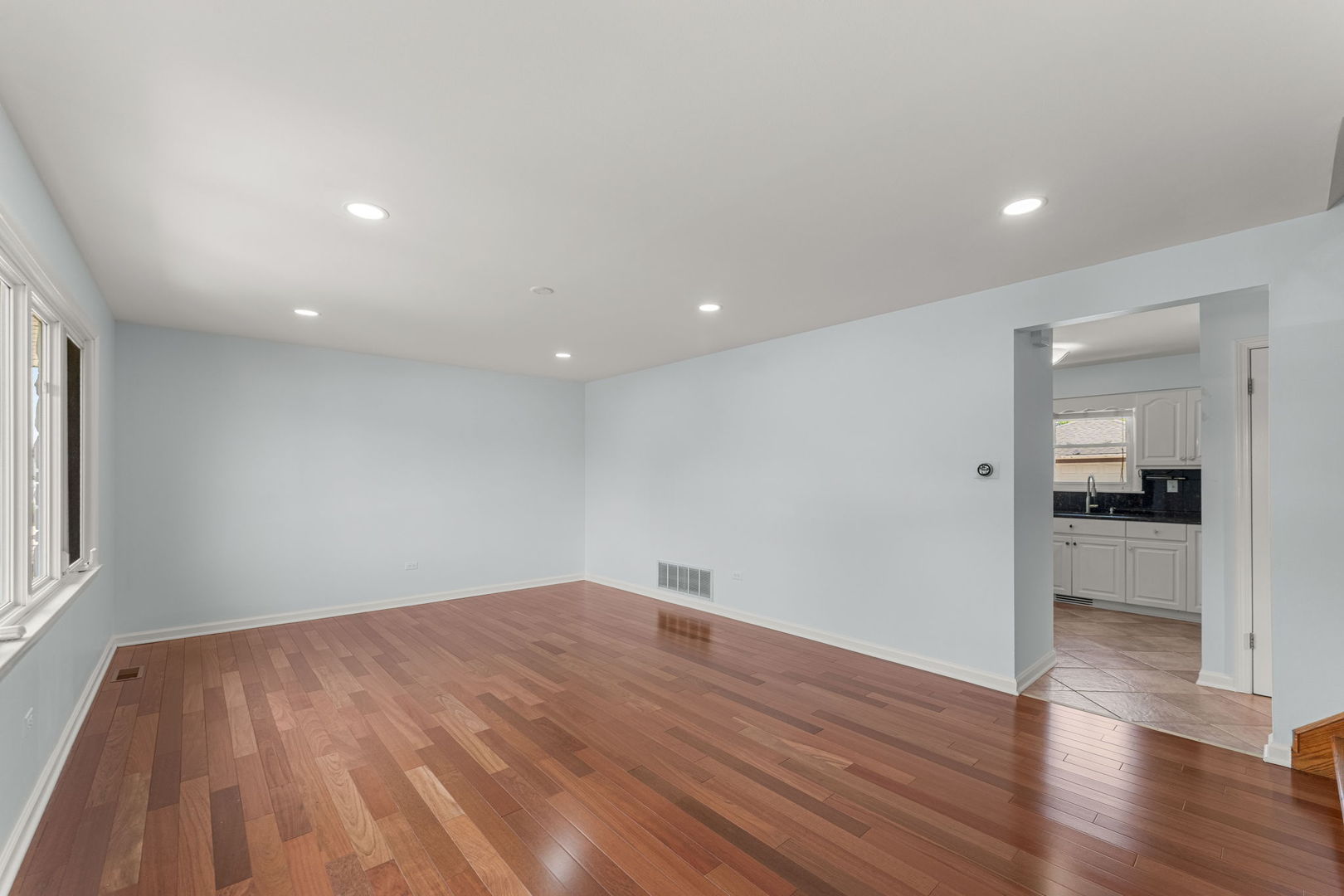 7907 74th Street Bridgeview, IL 60455 - Photo 10 of 22 Gallery Image 10