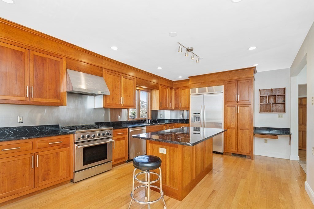 32 River Road Weston, MA 02493 - Photo 12 of 36 Gallery Image 12