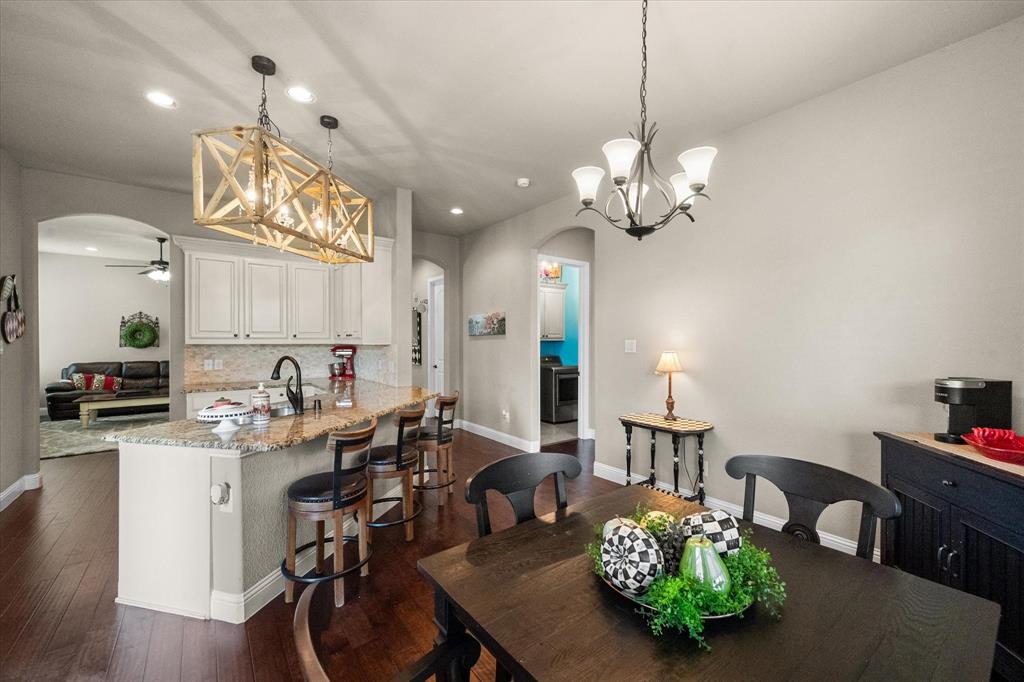 4512 Sunflower Drive Mansfield, TX 76063 - Photo 16 of 37 Eat in dining