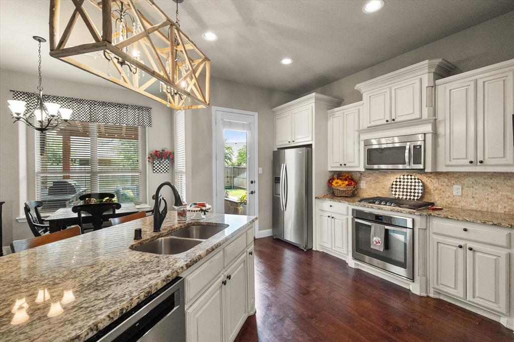 4512 Sunflower Drive Mansfield, TX 76063 - Photo 17 of 37 Gas cooktop