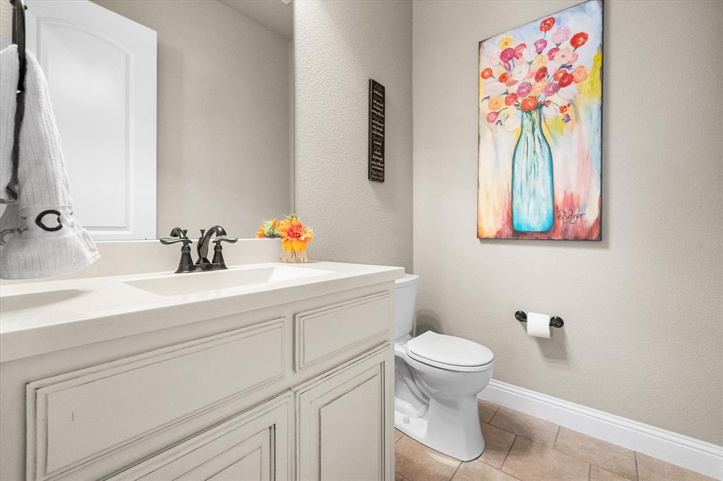 4512 Sunflower Drive Mansfield, TX 76063 - Photo 21 of 37 Downstairs half bath