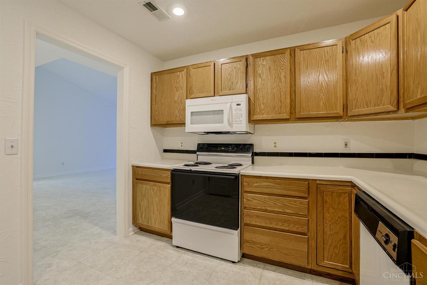 4341 Regency Ridge Court, Unit 303 Cincinnati, OH 45248 - Photo 13 of 25